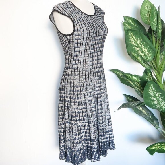 NIC + ZOE Black Grey Blue Navy Knit Sleeveless Fit & Flare Elastic Tank Dress SP - Picture 3 of 10